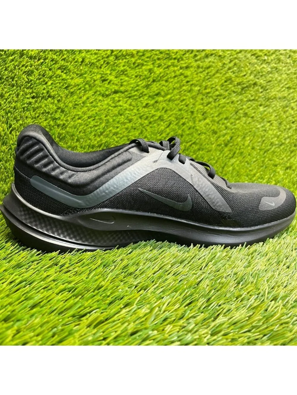 Nike Quest 5 Mens Size 9.5 Black Smoke Gray Athletic Road Running Shoes Sneakers
